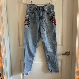 American Eagle floral, light wash mom jean, size 2 short